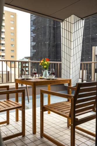 Home suite Home Ryogoku - Perfect for Families and Groups, Spacious 197m2 Home with 8 BR & 3 BA, Up to 15 ppl with Parking and 3 Stations