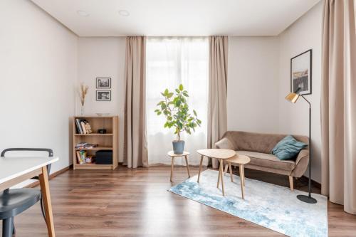 Charm Apartment Deco near Old Town, All-Friendly