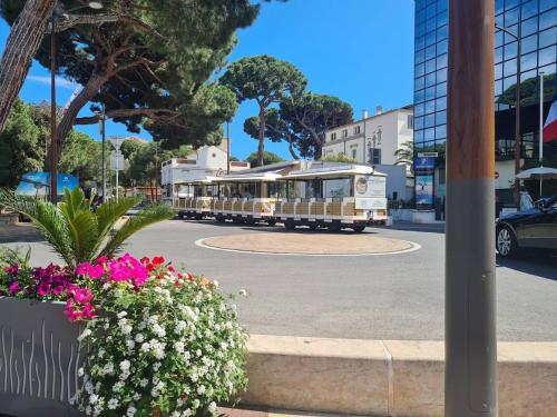 PWS - Sunny modern flat near Juan Les Pins Pinede & beach - Terrace & AC! photo 32