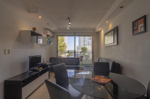 TV a/nebo společenská místnost v ubytování Disfruta Punta del Este Confort Total ,Sol,Playa en ubicación Privilegiada