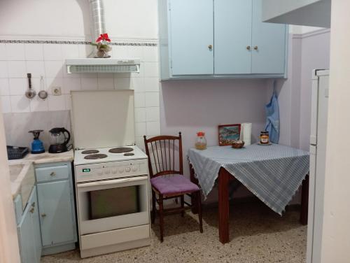 4 Single beds room 5' from metro