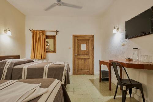 Postel nebo postele na pokoji v ubytování Hotel Cervantino