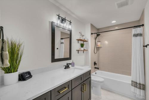 Ένα μπάνιο στο Copper Rock Ridge- Luxury, Pool Table, Hot Tub between Zion and Bryce