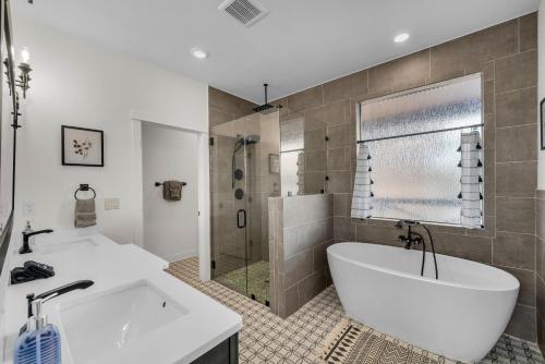 Ένα μπάνιο στο Copper Rock Ridge- Luxury, Pool Table, Hot Tub between Zion and Bryce
