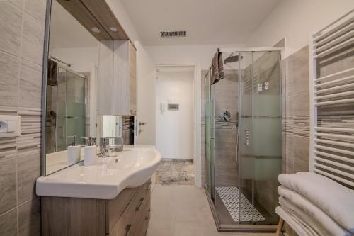 a bathroom with a sink and a shower at Magnolia House in Fonte Nuova