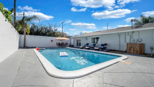 a swimming pool in the backyard of a house at Relax in Lakeland Home, Swim, Pool, Arcade LegoLand, Disney, Bush Garden in Lakeland