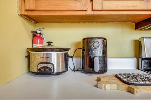 a kitchen counter with a toaster and a slow cooker at 6 Mi to Scottsboro Pet-Friendly Cabin Apt in Hollywood