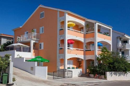 Apartments with parking space Hvar - 21877
