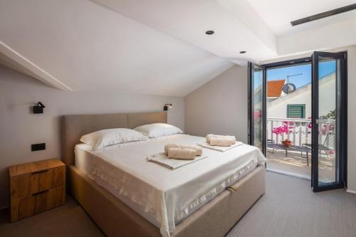 Apartments with hot tub Hvar - 21877