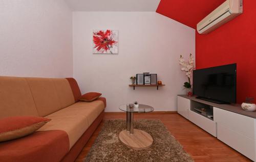 Apartments by the sea Trogir - 24168