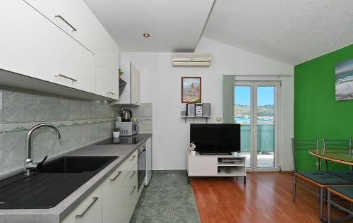 Apartments by the sea Trogir - 24168