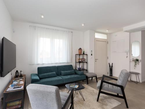 Apartments with parking space Porec - 24316
