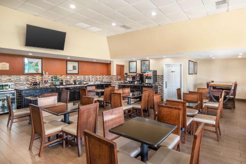 Εστιατόριο ή άλλο μέρος για φαγητό στο Best Western Green Tree Inn