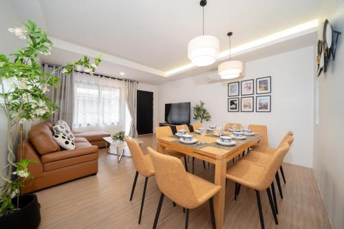 Et tv og/eller underholdning på Beachside Patong 50m or less min walk