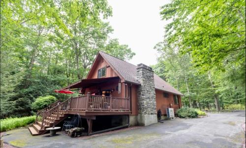 El edificio en el que está el chalet de montaña