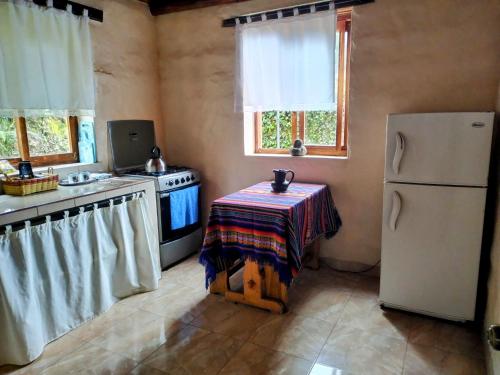Kuchyň nebo kuchyňský kout v ubytování Casa de Campo en la Montaña