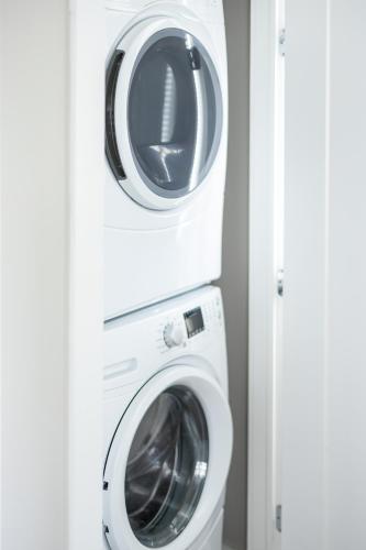 a washing machine and a dryer in a room at Luxury Downtown Townhome Private Garage Unit 10 in Cleveland