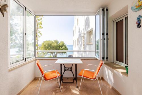 Apartmento en Primera línea de Mar, vistas al Mar y Piscina