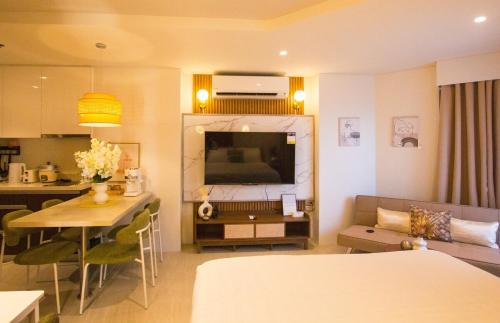 Gallery image of Casa - Seaside Luxury Living Studio in Tambuli Mactan Cebu in Lapu Lapu City