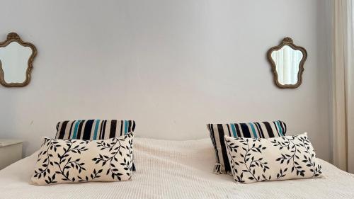 En eller flere senge i et værelse på Casa Milos para dos personas frente al rio