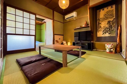 Samurai Garage House