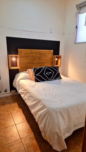 a bedroom with a large white bed with two lights at Departamento Centrico SMA in San Martín de los Andes