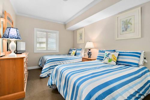 Ένα ή περισσότερα κρεβάτια σε δωμάτιο στο Spacious 3-Bedroom, 3-Bathroom Condo in Ocean City with Beach and Bay Views