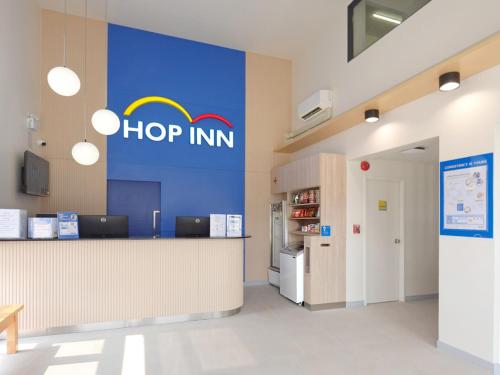 Certifikát, hodnocení, plakát nebo jiný dokument vystavený v ubytování HOP INN Loei