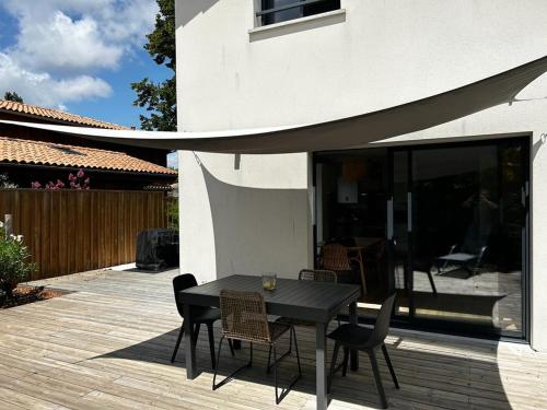 Maison T4 à La Teste-de-Buch avec Terrasse et WIFI - FR-1-319-603