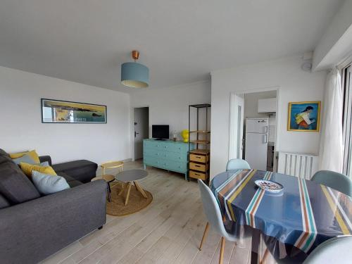 Photo de la galerie de l'établissement Appartement rénové avec parking, proche océan à Anglet - FR-1-239-1117, à Anglet