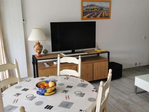 Photo de la galerie de l'établissement Bel appartement 2 Pièces pour 4 personnes avec parking à Port Camargue - FR-1-731-138, au Grau-du-Roi