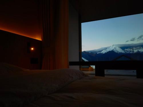 Pemandangan gunung umum atau pemandangan gunung yang diambil dari hotel