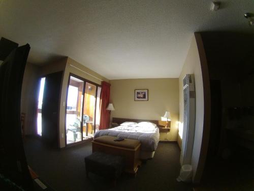 Postel nebo postele na pokoji v ubytování Rycroft Hotel
