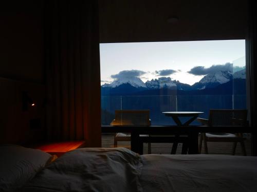 Pemandangan gunung umum atau pemandangan gunung yang diambil dari hotel