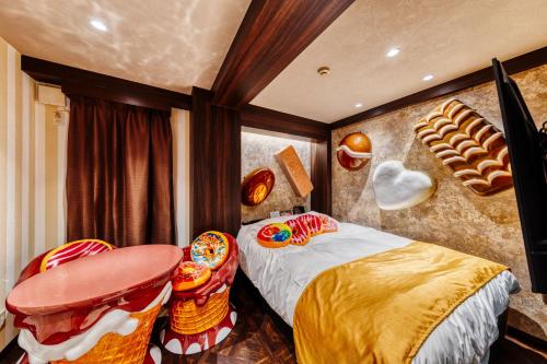 Ένα ή περισσότερα κρεβάτια σε δωμάτιο στο SweetsHotel Ikebukuro -Adult Only