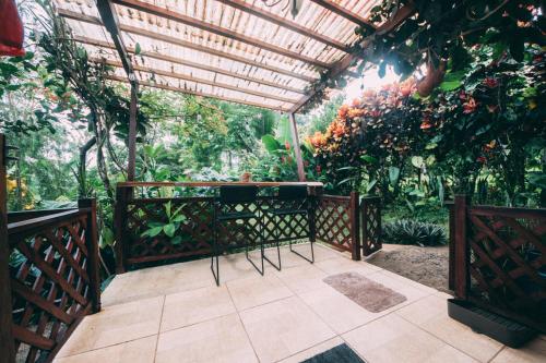 Κήπος έξω από το Natural - cabin, 30 min Fortuna, wifi 200mb