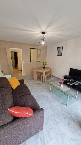 Photo de la galerie de l'établissement Appartement à 200 m des plages, parking privé, à Juan-les-Pins