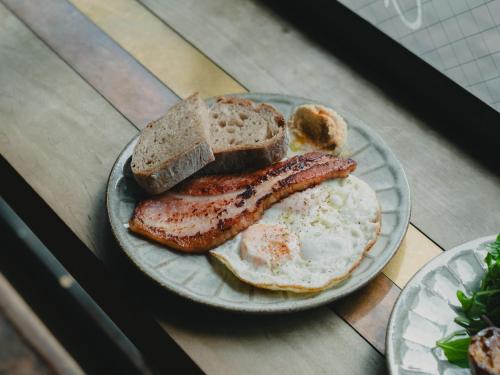 Jídlo v hostelu nebo okolí