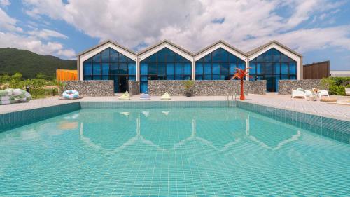 a swimming pool in front of a building at Le Pavilion Pool Villa in Pohang