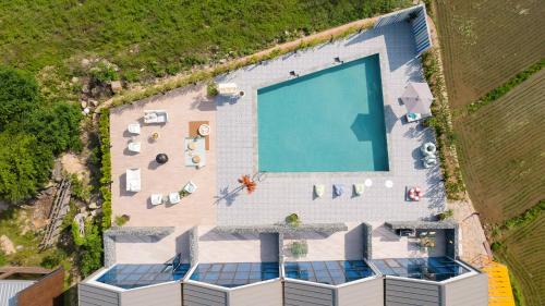 an overhead view of a large swimming pool with a pool at Le Pavilion Pool Villa in Pohang