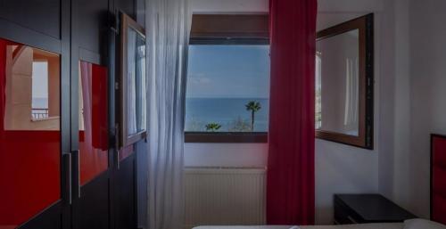 Postel nebo postele na pokoji v ubytování Endless blue apartment kassandra