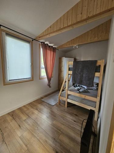 a room with a bunk bed and a window at Domek letniskowy nr 16 - jezioro Głębokie in Międzyrzecz