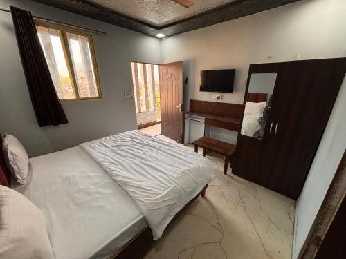 Katil atau katil-katil dalam bilik di Dharohar Homestay Chandrabhaga