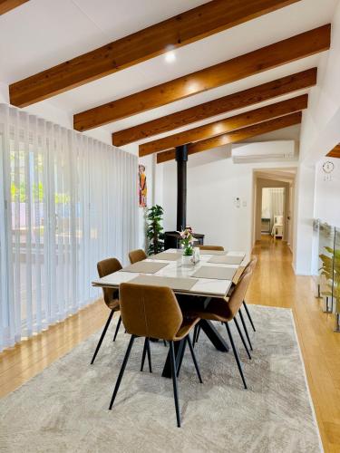 a dining room with a table and chairs at Oceanview 3-Bedroom Villa with Garden, Deck, Full Kitchen & WiFi in Halletts Cove