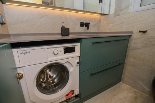 Athens centre top floor stylish 2 min walk metro