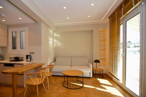 Athens centre top floor stylish 2 min walk metro