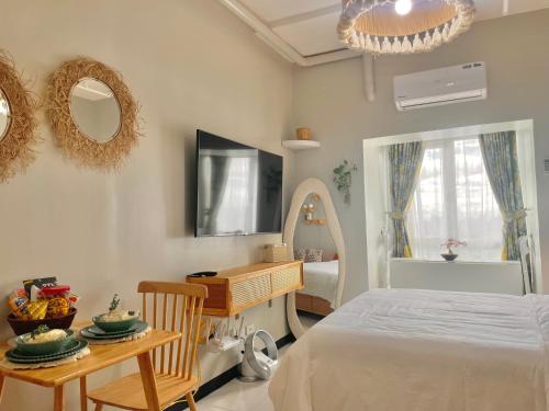 Postel nebo postele na pokoji v ubytování Serene Haven in Tomas Morato