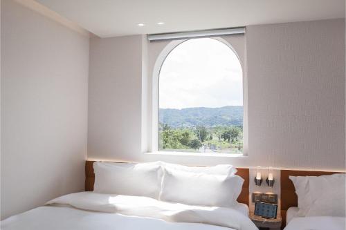 Postel nebo postele na pokoji v ubytování LIVIN Hotel