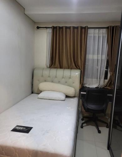 a small bedroom with a bed and a chair at Alief hotel 88 in Sampal 2