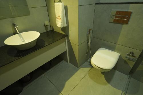 Bilik mandi di Royal Casa Cochin